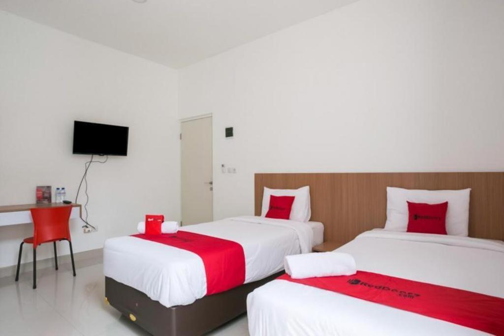 Reddoorz Syariah Near Lapangan Pancasila Simpang Lima Hostel Semarang Ngoại thất bức ảnh