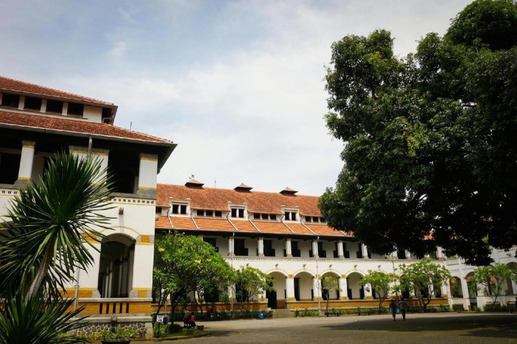 Reddoorz Syariah Near Lapangan Pancasila Simpang Lima Hostel Semarang Ngoại thất bức ảnh