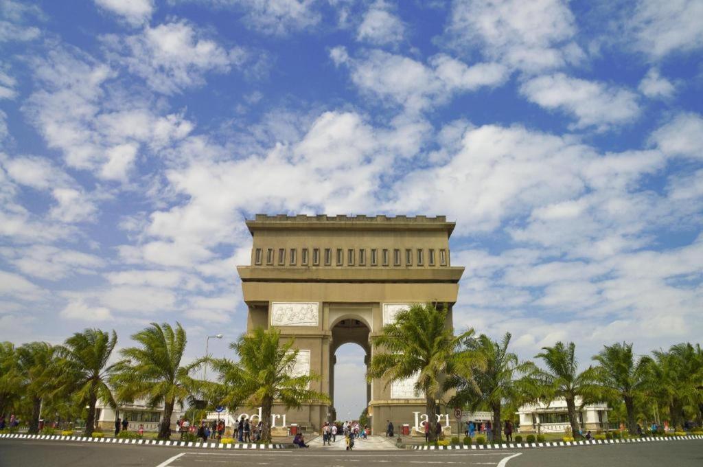Reddoorz Syariah Near Lapangan Pancasila Simpang Lima Hostel Semarang Ngoại thất bức ảnh