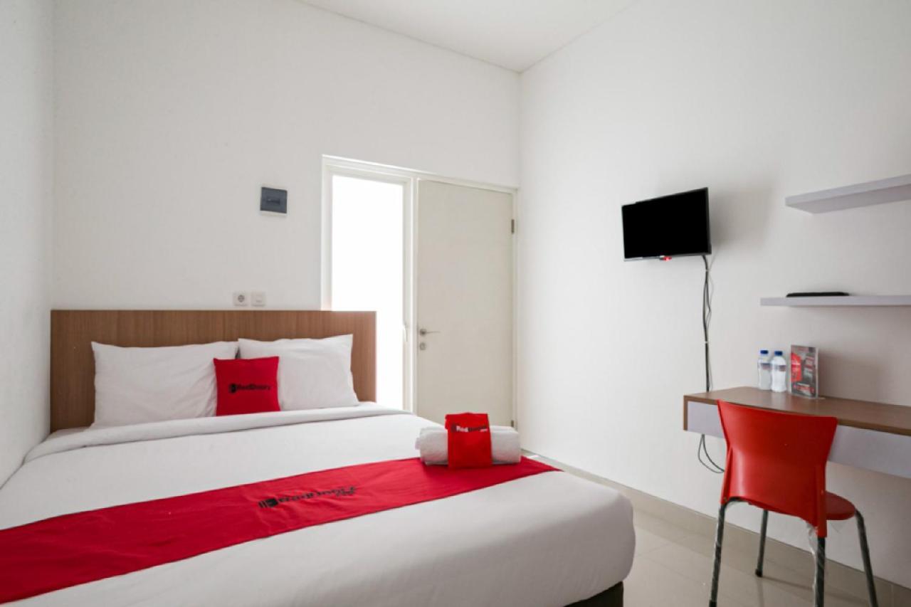 Reddoorz Syariah Near Lapangan Pancasila Simpang Lima Hostel Semarang Ngoại thất bức ảnh