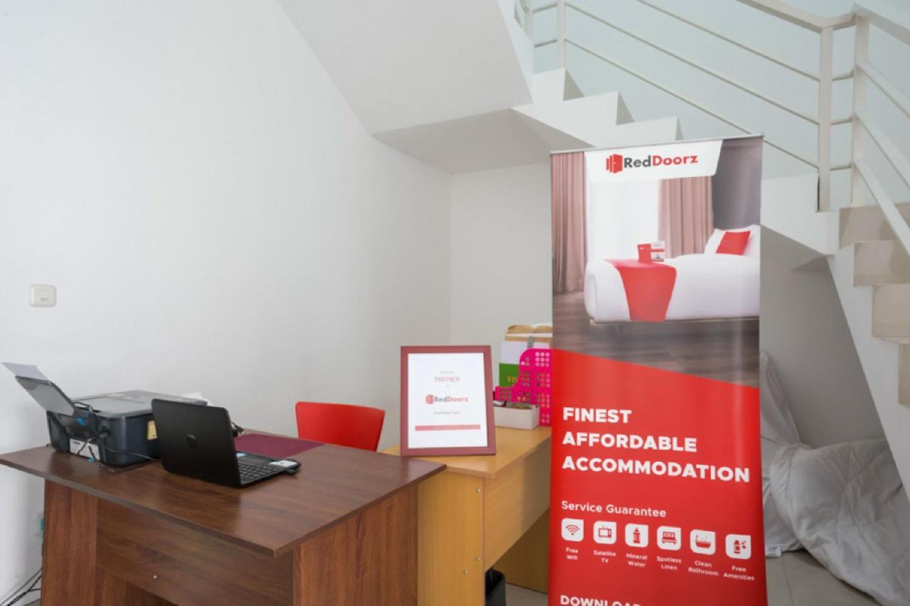 Reddoorz Syariah Near Lapangan Pancasila Simpang Lima Hostel Semarang Ngoại thất bức ảnh